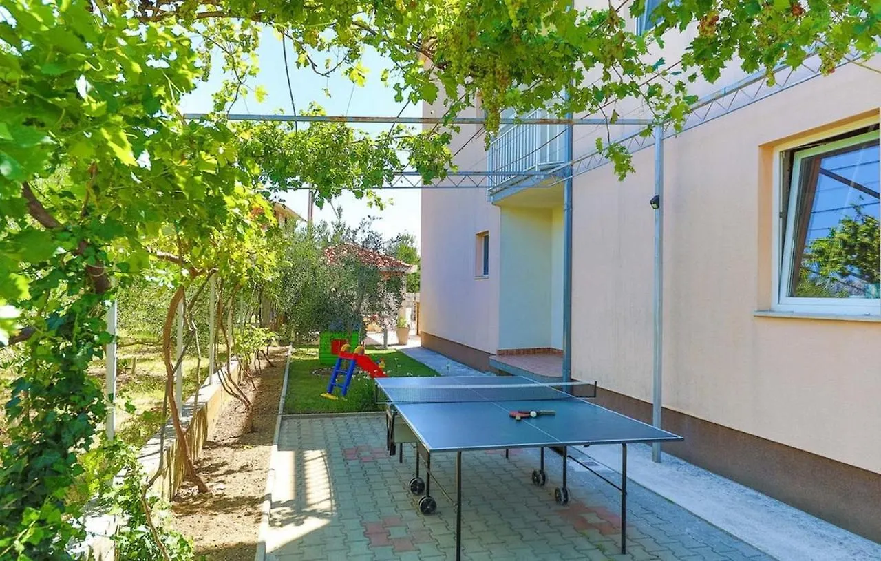 Apartments Mohito Kastela 0*,